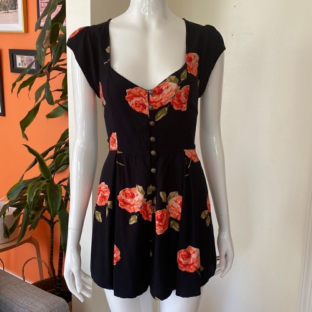 Urban Outfitters Kimchi Blue Black Rose Print Lace Up Romper Playsuit Size XS - Picture 3 of 14